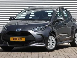 Grijs, metallic lak Gebruikt 2023 Toyota Yaris Active Hatchback | € 21.445 (Eerlijke prijs)