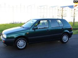 Groen, metallic lak Gebruikt 1995 VW Golf III Hatchback | € 14.950