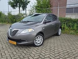 Grijs Gebruikt 2011 Lancia Ypsilon Silver Hatchback | € 4.000 (Eerlijke prijs)