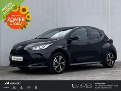 Zwart Gebruikt 2024 Toyota Yaris Hatchback | € 23.885 (Eerlijke prijs)
