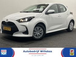 Wit (metallic) Gebruikt 2024 Toyota Yaris Hybrid Comfort Hatchback | € 21.950 (Goede deal)