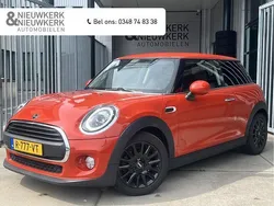 Oranje, metallic lak Gebruikt 2019 Mini ONE Pepper Hatchback | € 19.899 (Eerlijke prijs)