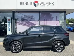 Zwart Gebruikt 2023 Suzuki Vitara Style SUV | € 27.990 (Eerlijke prijs)