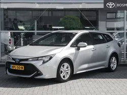 Grijs, metallic lak Gebruikt 2022 Toyota Corolla Active Stationwagen | € 20.950 (Goede deal)