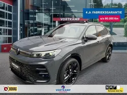 Grijs, metallic lak Nieuw 2025 VW Tiguan R-line SUV | € 61.500 (Duur)