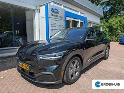 Zwart, metallic lak Gebruikt 2021 Ford Mustang Mach-E SUV | € 25.750 (Eerlijke prijs)