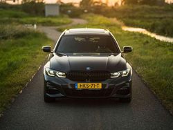 Grijs Gebruikt 2022 BMW 330e M Sport Stationwagen | € 29.999 (Super prijs)