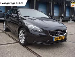 Zwart Gebruikt 2016 Volvo V40 CC Summum Stationwagen | € 11.495 (Eerlijke prijs)