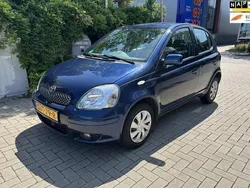 Blauw, metallic lak Gebruikt 2005 Toyota Yaris Hatchback | € 3.250 (Eerlijke prijs)