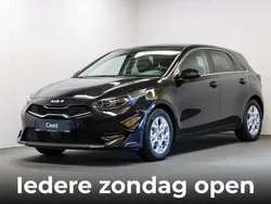 Zwart, metallic lak Nieuw 2025 Kia Ceed Hatchback | € 29.950 (Eerlijke prijs)