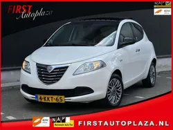 Wit, metallic lak Gebruikt 2013 Lancia Ypsilon Silver Hatchback | € 4.450 (Eerlijke prijs)