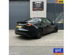 Zwart Gebruikt 2024 Tesla Model 3 Standard Range Sedan | € 35.999 (Eerlijke prijs)