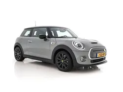 Moonwalk gray metallic (grijs metallic) Gebruikt 2020 Mini Cooper SE Essential Hatchback | € 16.345