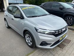 Grijs Gebruikt 2024 Dacia Sandero Essentiel Hatchback | € 12.900 (Super prijs)
