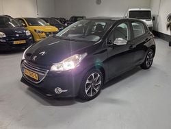Zwart (metallic) Gebruikt 2012 Peugeot 208 Envy Hatchback | € 4.250 (Goede deal)