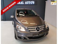 Grijs Gebruikt 2011 Mercedes B160 Business MPV | € 6.499 (Iets duurder)