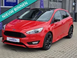 Rood Gebruikt 2015 Ford Focus ST-Line Hatchback | € 10.950 (Eerlijke prijs)