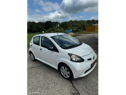 Wit Gebruikt 2008 Toyota Aygo Hatchback | € 1.550 (Eerlijke prijs)