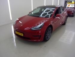 Rood Gebruikt 2023 Tesla Model 3 Standard Range Sedan | € 18.900