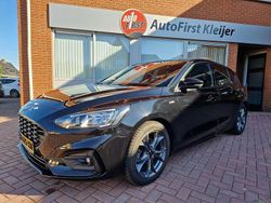 Zwart Gebruikt 2022 Ford Focus ST-Line Hatchback | € 19.890 (Eerlijke prijs)