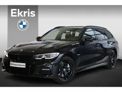 Zwart Gebruikt 2022 BMW 330e M Sport Stationwagen | € 39.950 (Eerlijke prijs)