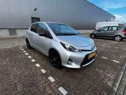 Zilver Gebruikt 2013 Toyota Yaris Hybrid MPV | € 6.799 (Eerlijke prijs)