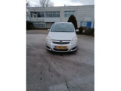 Grijs Gebruikt 2008 Opel Zafira Essentia MPV | € 2.700