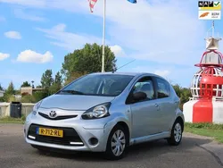 Grijs Gebruikt 2013 Toyota Aygo Comfort Hatchback | € 1.500 (Super prijs)