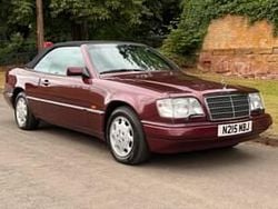 Rood Gebruikt 1996 Mercedes E220 Cabriolet | € 22.673