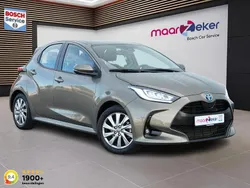 Bruin Gebruikt 2022 Toyota Yaris Hybrid Hatchback | € 21.950 (Eerlijke prijs)
