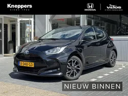 Zwart Gebruikt 2023 Toyota Yaris Hybrid Hatchback | € 21.750 (Eerlijke prijs)