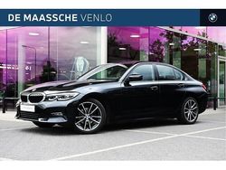 Zwart Gebruikt 2021 BMW 318 Executive Sedan | € 29.950 (Eerlijke prijs)