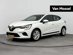 Wit Gebruikt 2021 Renault Clio V Zen Hatchback | € 13.235 (Eerlijke prijs)