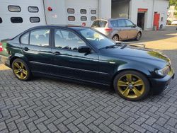 Groen (metallic) Gebruikt 2002 BMW 318 Executive Sedan | € 2.500