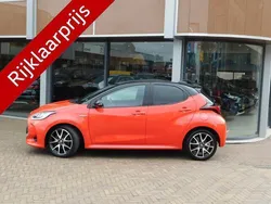 Rood, metallic lak Gebruikt 2021 Toyota Yaris Edition Hatchback | € 23.700 (Iets duurder)