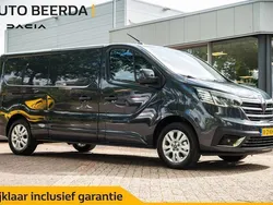 Gris comete (donker grijs metallic) Nieuw 2024 Renault Trafic Van | € 33.950 (Goede deal)