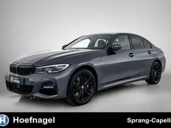 Grijs, metallic lak Gebruikt 2021 BMW 330e Executive Sedan | € 35.950 (Eerlijke prijs)