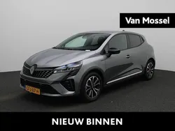 Grijs Gebruikt 2024 Renault Clio V Techno Hatchback | € 24.440 (Iets duurder)