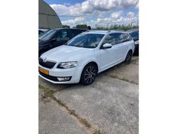 Wit Gebruikt 2017 Skoda Octavia Business Line Stationwagen | € 4.999 (Super prijs)