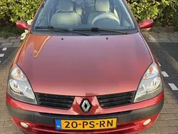Rood Gebruikt 2004 Renault Clio II Hatchback | € 1.400 (Super prijs)