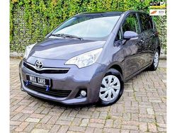 Grijs Gebruikt 2012 Toyota Verso-S MPV | € 9.965 (Goede deal)