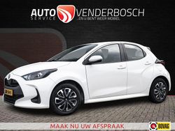 Wit Gebruikt 2022 Toyota Yaris Hybrid Comfort Hatchback | € 18.985 (Eerlijke prijs)