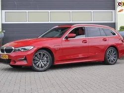 Rood Gebruikt 2022 BMW 330 Luxury Line Stationwagen | € 31.900