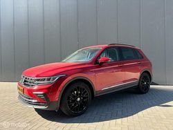 Rood Gebruikt 2022 VW Tiguan Life SUV | € 27.995 (Eerlijke prijs)