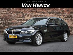 Zwart Gebruikt 2021 BMW 320 Stationwagen | € 24.945 (Super prijs)