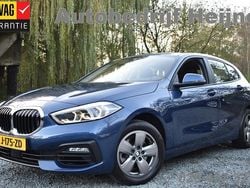 Blauw (metallic) Gebruikt 2020 BMW 118 Executive Hatchback | € 23.745 (Goede deal)