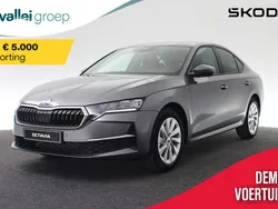 Grijs Gebruikt 2024 Skoda Octavia First Edition Hatchback | € 36.950 (Duur)