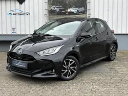 Zwart Gebruikt 2020 Toyota Yaris Hatchback | € 18.940 (Eerlijke prijs)