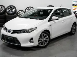 Wit Gebruikt 2015 Toyota Auris Hybrid Comfort Hatchback | € 11.450 (Eerlijke prijs)