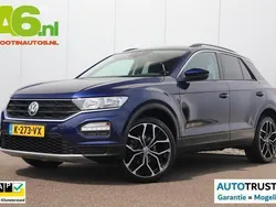 Atlantic blue metallic (blauw metallic) Gebruikt 2019 VW T-Roc Style SUV | € 21.900 (Goede deal)
